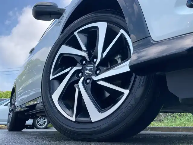 ホンダ ヴェゼル ハイブリッド RS ホンダセンシング 静岡県 2019(平31)年 3.5万km プラチナホワイトパール HondaSENSING/社外7インチナビ(MDV-M705)/　AM FM CD DVD Bluetooth USB SD/ビルトインETC/レーダークルーズコントロール/LEDオートヘッドランプ/ハーフレザーシート/シートヒーター/オートブレーキホールド/スマートキー2本/純正18インチアルミホイール/パドルシフト/フルセグTV/バックモニター/前後方ドライブレコーダー