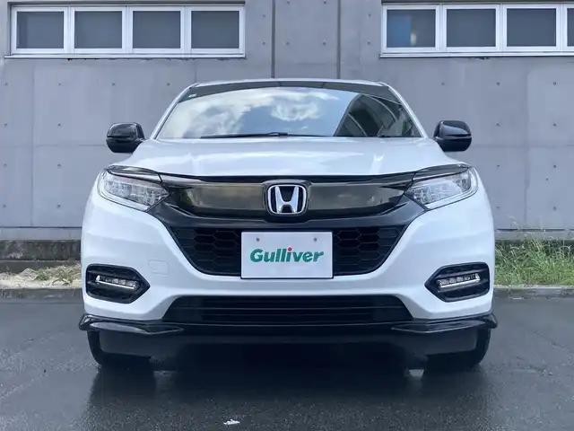 ホンダ ヴェゼル ハイブリッド RS ホンダセンシング 静岡県 2019(平31)年 3.5万km プラチナホワイトパール HondaSENSING/社外7インチナビ(MDV-M705)/　AM FM CD DVD Bluetooth USB SD/ビルトインETC/レーダークルーズコントロール/LEDオートヘッドランプ/ハーフレザーシート/シートヒーター/オートブレーキホールド/スマートキー2本/純正18インチアルミホイール/パドルシフト/フルセグTV/バックモニター/前後方ドライブレコーダー