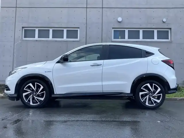 ホンダ ヴェゼル ハイブリッド RS ホンダセンシング 静岡県 2019(平31)年 3.5万km プラチナホワイトパール HondaSENSING/社外7インチナビ(MDV-M705)/　AM FM CD DVD Bluetooth USB SD/ビルトインETC/レーダークルーズコントロール/LEDオートヘッドランプ/ハーフレザーシート/シートヒーター/オートブレーキホールド/スマートキー2本/純正18インチアルミホイール/パドルシフト/フルセグTV/バックモニター/前後方ドライブレコーダー