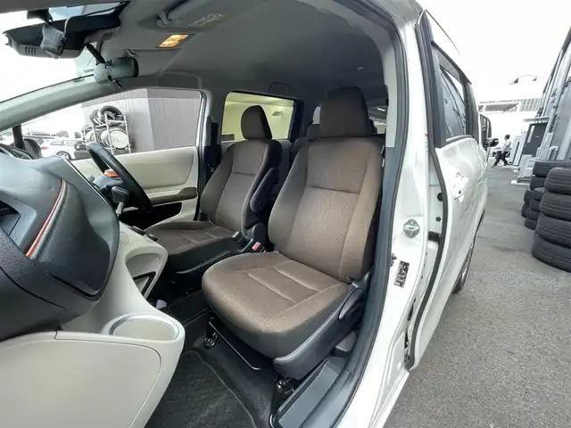 トヨタ シエンタ G 滋賀県 2018(平30)年 5.3万km ホワイトパールクリスタルシャイン 社外SDナビ/・Bluetooth/CD/DVD/フルセグ/バックカメラ/両側パワースライドドア/レーンキープアシスト/横滑り防止/ドライブレコーダー/アイドリングストップ/ETC/スマートキー