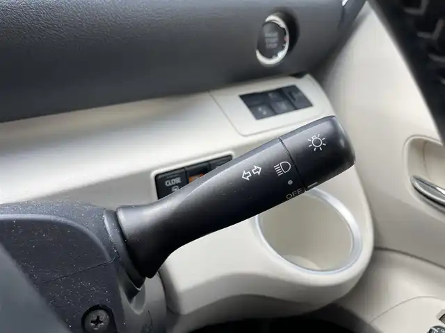 トヨタ シエンタ G 滋賀県 2018(平30)年 5.3万km ホワイトパールクリスタルシャイン 社外SDナビ/・Bluetooth/CD/DVD/フルセグ/バックカメラ/両側パワースライドドア/レーンキープアシスト/横滑り防止/ドライブレコーダー/アイドリングストップ/ETC/スマートキー