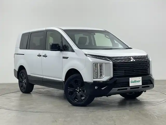 三菱 デリカＤ：５ シャモニー 群馬県 2025(令7)年 0.1千km 白 CHAMONIX (7人)　4WD　e-Assist/オリジナルナビ取付パッケージ＋リアモニター取付パッケージ(25/300)　ステップレス　（7人）D:5専用11型ナビゲーション(322/300)　12.8型後席用モニター(143/550円)/登録済未使用車(登録時走行距離７KM)/＝＝＝＝＝＝＝/登録済未使用車　アルパイン１１型ナビ　アルパイン１２．８型後席モニター　両側電動スライドドア　全周囲カメラ　電動リアゲート　ＢＳＭ　シートヒーター　アダプティブクルーズ　衝突被害軽減ブレーキ　禁煙車