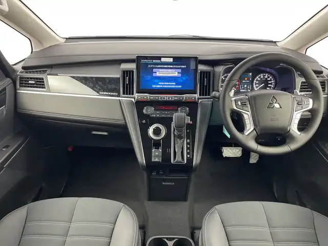 三菱 デリカＤ：５ シャモニー 群馬県 2025(令7)年 0.1千km 白 CHAMONIX (7人)　4WD　e-Assist/オリジナルナビ取付パッケージ＋リアモニター取付パッケージ(25/300)　ステップレス　（7人）D:5専用11型ナビゲーション(322/300)　12.8型後席用モニター(143/550円)/登録済未使用車(登録時走行距離７KM)/＝＝＝＝＝＝＝/登録済未使用車　アルパイン１１型ナビ　アルパイン１２．８型後席モニター　両側電動スライドドア　全周囲カメラ　電動リアゲート　ＢＳＭ　シートヒーター　アダプティブクルーズ　衝突被害軽減ブレーキ　禁煙車