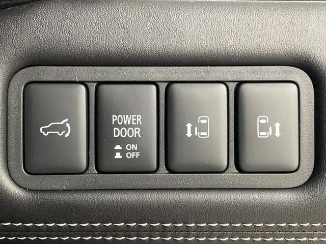 三菱 デリカＤ：５ シャモニー 群馬県 2025(令7)年 0.1千km 白 CHAMONIX (7人)　4WD　e-Assist/オリジナルナビ取付パッケージ＋リアモニター取付パッケージ(25/300)　ステップレス　（7人）D:5専用11型ナビゲーション(322/300)　12.8型後席用モニター(143/550円)/登録済未使用車(登録時走行距離７KM)/＝＝＝＝＝＝＝/登録済未使用車　アルパイン１１型ナビ　アルパイン１２．８型後席モニター　両側電動スライドドア　全周囲カメラ　電動リアゲート　ＢＳＭ　シートヒーター　アダプティブクルーズ　衝突被害軽減ブレーキ　禁煙車