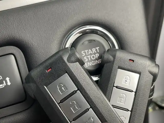 三菱 デリカＤ：５ シャモニー 群馬県 2025(令7)年 0.1千km 白 CHAMONIX (7人)　4WD　e-Assist/オリジナルナビ取付パッケージ＋リアモニター取付パッケージ(25/300)　ステップレス　（7人）D:5専用11型ナビゲーション(322/300)　12.8型後席用モニター(143/550円)/登録済未使用車(登録時走行距離７KM)/＝＝＝＝＝＝＝/登録済未使用車　アルパイン１１型ナビ　アルパイン１２．８型後席モニター　両側電動スライドドア　全周囲カメラ　電動リアゲート　ＢＳＭ　シートヒーター　アダプティブクルーズ　衝突被害軽減ブレーキ　禁煙車