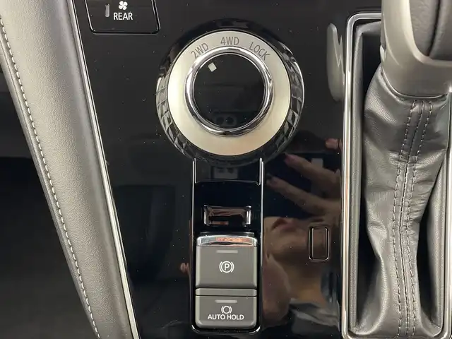 三菱 デリカＤ：５ シャモニー 群馬県 2025(令7)年 0.1千km 白 CHAMONIX (7人)　4WD　e-Assist/オリジナルナビ取付パッケージ＋リアモニター取付パッケージ(25/300)　ステップレス　（7人）D:5専用11型ナビゲーション(322/300)　12.8型後席用モニター(143/550円)/登録済未使用車(登録時走行距離７KM)/＝＝＝＝＝＝＝/登録済未使用車　アルパイン１１型ナビ　アルパイン１２．８型後席モニター　両側電動スライドドア　全周囲カメラ　電動リアゲート　ＢＳＭ　シートヒーター　アダプティブクルーズ　衝突被害軽減ブレーキ　禁煙車