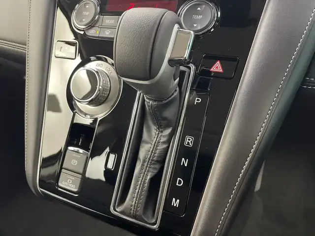 三菱 デリカＤ：５ シャモニー 群馬県 2025(令7)年 0.1千km 白 CHAMONIX (7人)　4WD　e-Assist/オリジナルナビ取付パッケージ＋リアモニター取付パッケージ(25/300)　ステップレス　（7人）D:5専用11型ナビゲーション(322/300)　12.8型後席用モニター(143/550円)/登録済未使用車(登録時走行距離７KM)/＝＝＝＝＝＝＝/登録済未使用車　アルパイン１１型ナビ　アルパイン１２．８型後席モニター　両側電動スライドドア　全周囲カメラ　電動リアゲート　ＢＳＭ　シートヒーター　アダプティブクルーズ　衝突被害軽減ブレーキ　禁煙車