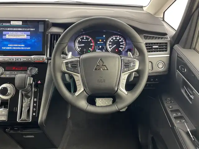 三菱 デリカＤ：５ シャモニー 群馬県 2025(令7)年 0.1千km 白 CHAMONIX (7人)　4WD　e-Assist/オリジナルナビ取付パッケージ＋リアモニター取付パッケージ(25/300)　ステップレス　（7人）D:5専用11型ナビゲーション(322/300)　12.8型後席用モニター(143/550円)/登録済未使用車(登録時走行距離７KM)/＝＝＝＝＝＝＝/登録済未使用車　アルパイン１１型ナビ　アルパイン１２．８型後席モニター　両側電動スライドドア　全周囲カメラ　電動リアゲート　ＢＳＭ　シートヒーター　アダプティブクルーズ　衝突被害軽減ブレーキ　禁煙車