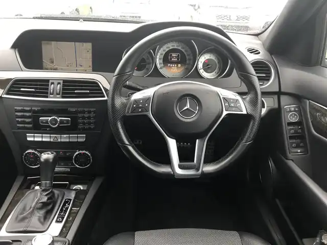 メルセデス・ベンツ Ｃ２００ ブルーエフィシェンシーW AVG 鳥取県 2011(平23)年 8.4万km カルサイトホワイト ターボ車/純正ナビ/フルセグ/DVD/CD/BT/バックカメラ・ETC/ハーフレザーシート/前席パワーシート/クルーズコントロール/キセノンヘットライト/オートライト/パドルシフト/純正エアロパーツ/純正18インチアルミホイール/ルーフレール/横滑り防止/純正フロアマット/スペアキー