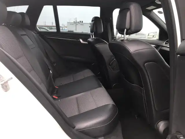 メルセデス・ベンツ Ｃ２００ ブルーエフィシェンシーW AVG 鳥取県 2011(平23)年 8.4万km カルサイトホワイト ターボ車/純正ナビ/フルセグ/DVD/CD/BT/バックカメラ・ETC/ハーフレザーシート/前席パワーシート/クルーズコントロール/キセノンヘットライト/オートライト/パドルシフト/純正エアロパーツ/純正18インチアルミホイール/ルーフレール/横滑り防止/純正フロアマット/スペアキー