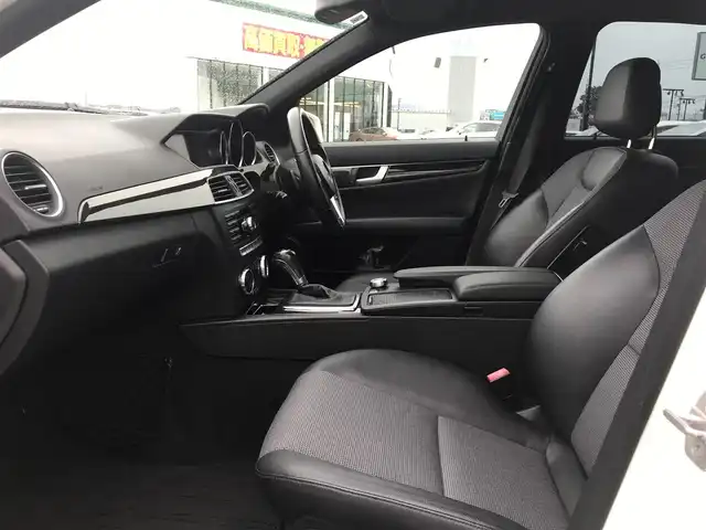 メルセデス・ベンツ Ｃ２００ ブルーエフィシェンシーW AVG 鳥取県 2011(平23)年 8.4万km カルサイトホワイト ターボ車/純正ナビ/フルセグ/DVD/CD/BT/バックカメラ・ETC/ハーフレザーシート/前席パワーシート/クルーズコントロール/キセノンヘットライト/オートライト/パドルシフト/純正エアロパーツ/純正18インチアルミホイール/ルーフレール/横滑り防止/純正フロアマット/スペアキー