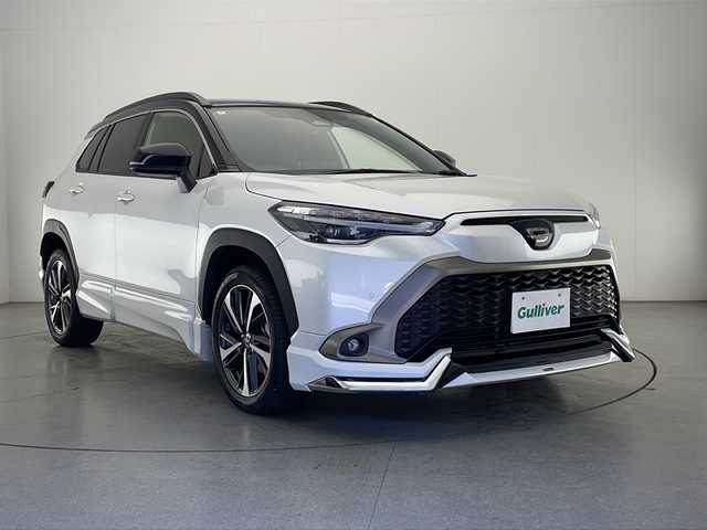 トヨタ カローラ クロス ハイブリッド Z 宮崎県 2024(令6)年 1.9万km アティチュードブラックマイカ/プラチナホワイトパールマイカ 禁煙車/トヨタセーフティセンス/純正10.5型ディスプレイオーディオナビTV/（T-connect/Bluetooth/FMAM/フルセグTV)/純正バックカメラ/純正モデリスタエアロ/純正ビルトイン2.0ETC/純正18インチアルミ/純正LEDオートライト/純正LEDフォグ/純正フロアマット/パノラマガラスルーフ/ハーフレザーシート/アダプティブクルーズコントロール/プリクラッシュセーフティ/レーンディパーチャーアラート/オートマチックハイビーム/ブラインドスポットモニター/クリアランスソナー/電子パーキング/オートホールド/パワーバックドア/前席シートヒーター/デュアルオートエアコン/スマートキー/プッシュエンジンスタート/新車時保証書/取扱い説明書