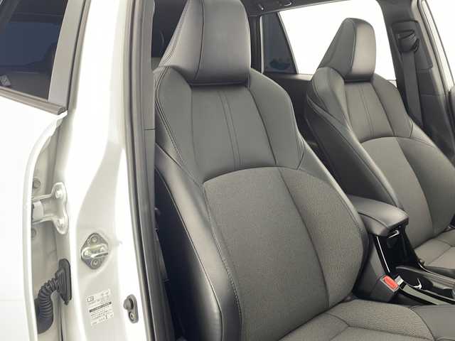 トヨタ カローラ クロス ハイブリッド Z 宮崎県 2024(令6)年 1.9万km アティチュードブラックマイカ/プラチナホワイトパールマイカ 禁煙車/トヨタセーフティセンス/純正10.5型ディスプレイオーディオナビTV/（T-connect/Bluetooth/FMAM/フルセグTV)/純正バックカメラ/純正モデリスタエアロ/純正ビルトイン2.0ETC/純正18インチアルミ/純正LEDオートライト/純正LEDフォグ/純正フロアマット/パノラマガラスルーフ/ハーフレザーシート/アダプティブクルーズコントロール/プリクラッシュセーフティ/レーンディパーチャーアラート/オートマチックハイビーム/ブラインドスポットモニター/クリアランスソナー/電子パーキング/オートホールド/パワーバックドア/前席シートヒーター/デュアルオートエアコン/スマートキー/プッシュエンジンスタート/新車時保証書/取扱い説明書