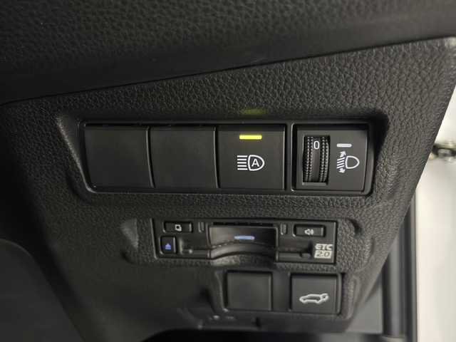 トヨタ カローラ クロス ハイブリッド Z 宮崎県 2024(令6)年 1.9万km アティチュードブラックマイカ/プラチナホワイトパールマイカ 禁煙車/トヨタセーフティセンス/純正10.5型ディスプレイオーディオナビTV/（T-connect/Bluetooth/FMAM/フルセグTV)/純正バックカメラ/純正モデリスタエアロ/純正ビルトイン2.0ETC/純正18インチアルミ/純正LEDオートライト/純正LEDフォグ/純正フロアマット/パノラマガラスルーフ/ハーフレザーシート/アダプティブクルーズコントロール/プリクラッシュセーフティ/レーンディパーチャーアラート/オートマチックハイビーム/ブラインドスポットモニター/クリアランスソナー/電子パーキング/オートホールド/パワーバックドア/前席シートヒーター/デュアルオートエアコン/スマートキー/プッシュエンジンスタート/新車時保証書/取扱い説明書