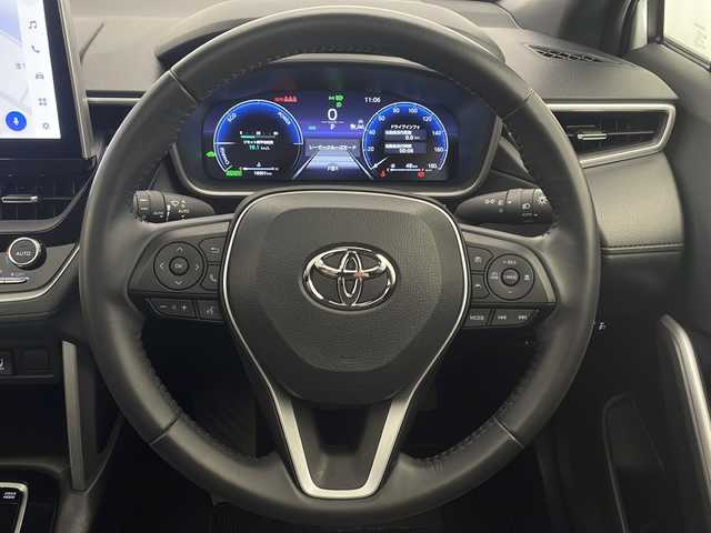 トヨタ カローラ クロス ハイブリッド Z 宮崎県 2024(令6)年 1.9万km アティチュードブラックマイカ/プラチナホワイトパールマイカ 禁煙車/トヨタセーフティセンス/純正10.5型ディスプレイオーディオナビTV/（T-connect/Bluetooth/FMAM/フルセグTV)/純正バックカメラ/純正モデリスタエアロ/純正ビルトイン2.0ETC/純正18インチアルミ/純正LEDオートライト/純正LEDフォグ/純正フロアマット/パノラマガラスルーフ/ハーフレザーシート/アダプティブクルーズコントロール/プリクラッシュセーフティ/レーンディパーチャーアラート/オートマチックハイビーム/ブラインドスポットモニター/クリアランスソナー/電子パーキング/オートホールド/パワーバックドア/前席シートヒーター/デュアルオートエアコン/スマートキー/プッシュエンジンスタート/新車時保証書/取扱い説明書