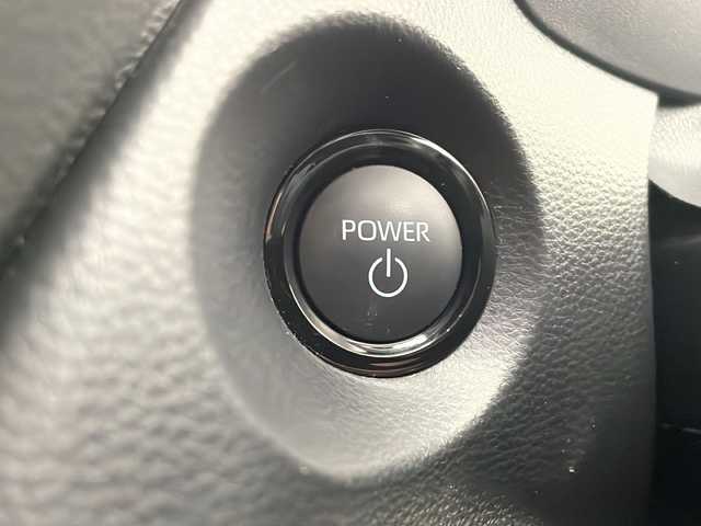 トヨタ カローラ クロス ハイブリッド Z 宮崎県 2024(令6)年 1.9万km アティチュードブラックマイカ/プラチナホワイトパールマイカ 禁煙車/トヨタセーフティセンス/純正10.5型ディスプレイオーディオナビTV/（T-connect/Bluetooth/FMAM/フルセグTV)/純正バックカメラ/純正モデリスタエアロ/純正ビルトイン2.0ETC/純正18インチアルミ/純正LEDオートライト/純正LEDフォグ/純正フロアマット/パノラマガラスルーフ/ハーフレザーシート/アダプティブクルーズコントロール/プリクラッシュセーフティ/レーンディパーチャーアラート/オートマチックハイビーム/ブラインドスポットモニター/クリアランスソナー/電子パーキング/オートホールド/パワーバックドア/前席シートヒーター/デュアルオートエアコン/スマートキー/プッシュエンジンスタート/新車時保証書/取扱い説明書