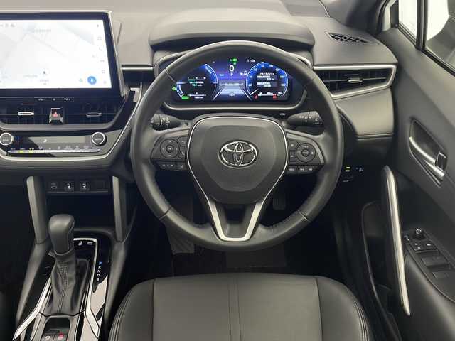 トヨタ カローラ クロス ハイブリッド Z 宮崎県 2024(令6)年 1.9万km アティチュードブラックマイカ/プラチナホワイトパールマイカ 禁煙車/トヨタセーフティセンス/純正10.5型ディスプレイオーディオナビTV/（T-connect/Bluetooth/FMAM/フルセグTV)/純正バックカメラ/純正モデリスタエアロ/純正ビルトイン2.0ETC/純正18インチアルミ/純正LEDオートライト/純正LEDフォグ/純正フロアマット/パノラマガラスルーフ/ハーフレザーシート/アダプティブクルーズコントロール/プリクラッシュセーフティ/レーンディパーチャーアラート/オートマチックハイビーム/ブラインドスポットモニター/クリアランスソナー/電子パーキング/オートホールド/パワーバックドア/前席シートヒーター/デュアルオートエアコン/スマートキー/プッシュエンジンスタート/新車時保証書/取扱い説明書