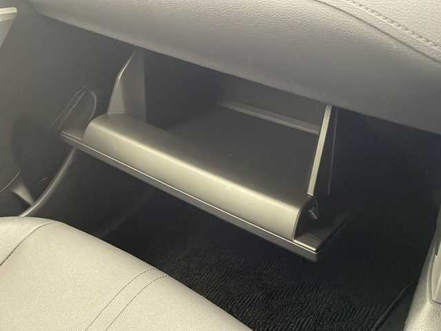 トヨタ カローラ クロス ハイブリッド Z 宮崎県 2024(令6)年 1.9万km アティチュードブラックマイカ/プラチナホワイトパールマイカ 禁煙車/トヨタセーフティセンス/純正10.5型ディスプレイオーディオナビTV/（T-connect/Bluetooth/FMAM/フルセグTV)/純正バックカメラ/純正モデリスタエアロ/純正ビルトイン2.0ETC/純正18インチアルミ/純正LEDオートライト/純正LEDフォグ/純正フロアマット/パノラマガラスルーフ/ハーフレザーシート/アダプティブクルーズコントロール/プリクラッシュセーフティ/レーンディパーチャーアラート/オートマチックハイビーム/ブラインドスポットモニター/クリアランスソナー/電子パーキング/オートホールド/パワーバックドア/前席シートヒーター/デュアルオートエアコン/スマートキー/プッシュエンジンスタート/新車時保証書/取扱い説明書