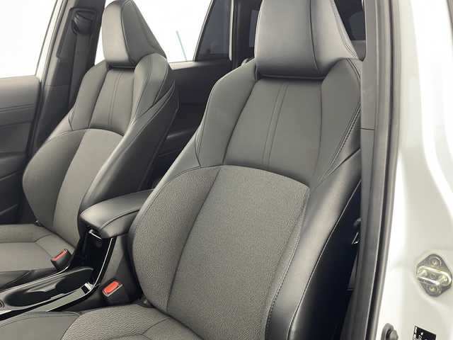 トヨタ カローラ クロス ハイブリッド Z 宮崎県 2024(令6)年 1.9万km アティチュードブラックマイカ/プラチナホワイトパールマイカ 禁煙車/トヨタセーフティセンス/純正10.5型ディスプレイオーディオナビTV/（T-connect/Bluetooth/FMAM/フルセグTV)/純正バックカメラ/純正モデリスタエアロ/純正ビルトイン2.0ETC/純正18インチアルミ/純正LEDオートライト/純正LEDフォグ/純正フロアマット/パノラマガラスルーフ/ハーフレザーシート/アダプティブクルーズコントロール/プリクラッシュセーフティ/レーンディパーチャーアラート/オートマチックハイビーム/ブラインドスポットモニター/クリアランスソナー/電子パーキング/オートホールド/パワーバックドア/前席シートヒーター/デュアルオートエアコン/スマートキー/プッシュエンジンスタート/新車時保証書/取扱い説明書