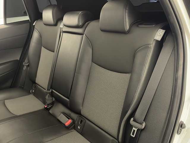 トヨタ カローラ クロス ハイブリッド Z 宮崎県 2024(令6)年 1.9万km アティチュードブラックマイカ/プラチナホワイトパールマイカ 禁煙車/トヨタセーフティセンス/純正10.5型ディスプレイオーディオナビTV/（T-connect/Bluetooth/FMAM/フルセグTV)/純正バックカメラ/純正モデリスタエアロ/純正ビルトイン2.0ETC/純正18インチアルミ/純正LEDオートライト/純正LEDフォグ/純正フロアマット/パノラマガラスルーフ/ハーフレザーシート/アダプティブクルーズコントロール/プリクラッシュセーフティ/レーンディパーチャーアラート/オートマチックハイビーム/ブラインドスポットモニター/クリアランスソナー/電子パーキング/オートホールド/パワーバックドア/前席シートヒーター/デュアルオートエアコン/スマートキー/プッシュエンジンスタート/新車時保証書/取扱い説明書