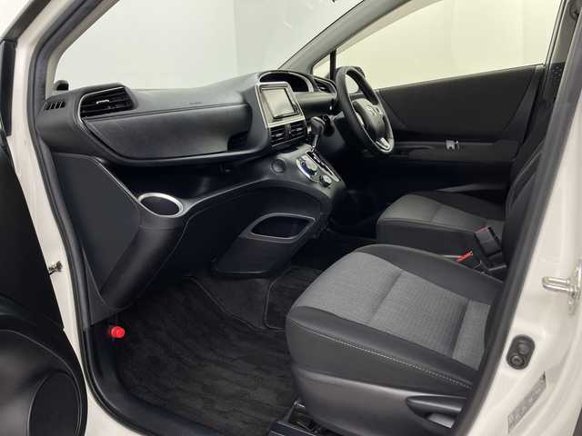 トヨタ シエンタ ファンベースG 埼玉県 2021(令3)年 2.5万km ホワイトパールクリスタルシャイン 純正ナビ/　(Bluetooth/AUX/FM/AM)/フルセグテレビ/バックカメラ/ビルトインETC2.0/前後ドライブレコーダー/両側パワースライドドア/衝突被害軽減ブレーキ/車線逸脱警報/クリアランスソナー/運転席・助手席シートヒーター/ステアリングヒーター/プッシュスタート/オートLEDライト/純正15インチアルミホイール