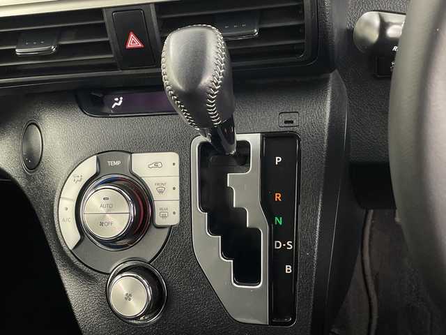 トヨタ シエンタ ファンベースG 埼玉県 2021(令3)年 2.5万km ホワイトパールクリスタルシャイン 純正ナビ/　(Bluetooth/AUX/FM/AM)/フルセグテレビ/バックカメラ/ビルトインETC2.0/前後ドライブレコーダー/両側パワースライドドア/衝突被害軽減ブレーキ/車線逸脱警報/クリアランスソナー/運転席・助手席シートヒーター/ステアリングヒーター/プッシュスタート/オートLEDライト/純正15インチアルミホイール