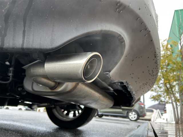 トヨタ ハリアー ハイブリッド Z レザーパッケージ 滋賀県 2021(令3)年 6.4万km ホワイトパールクリスタルシャイン JBLプレミアムサウンド/純正１２．３インチナビ/（AM/FM/TVフルセグ/Bluetooth/USB/Miracasyt）/デジタルインナーミラー/ドライブレコーダー前後/Toyota Safety Sense/・プリクラッシュセーフティ/・レーントレーシングアシスト/・ロードサインアシスト/パノラミックビューモニター/ブラインドスポットモニター/ETC2.0/シートヒーターD/N/シートベンチレーションD/N/電動リアゲート/横滑り防止装置/パワーシートD/N/シートメモリー/ヘッドアップディスプレイ/レザーシート/電子パーキング/ブレーキホールド/EV MODE/ステアリングヒーター/ステアリングスイッチ/オートライト/LEDヘッドライト/フロントフォグ/純正ドアバイザー/電動格納ミラー/オートエアコン/スマートキー/プッシュスタート/スペアキー