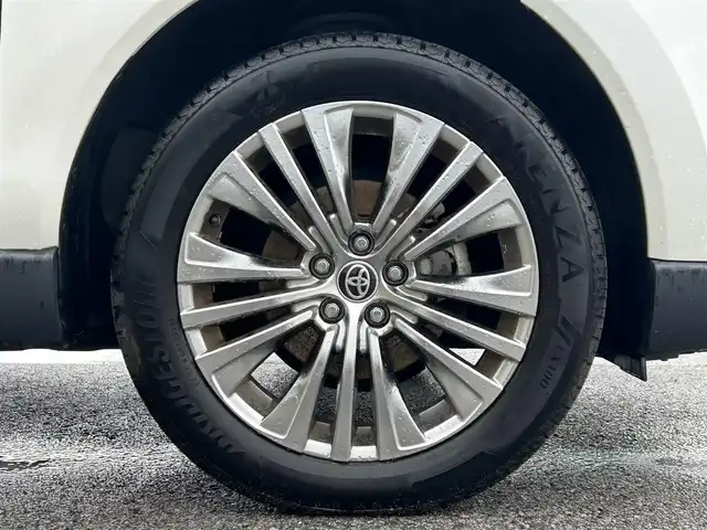 トヨタ ハリアー ハイブリッド Z レザーパッケージ 滋賀県 2021(令3)年 6.4万km ホワイトパールクリスタルシャイン JBLプレミアムサウンド/純正１２．３インチナビ/（AM/FM/TVフルセグ/Bluetooth/USB/Miracasyt）/デジタルインナーミラー/ドライブレコーダー前後/Toyota Safety Sense/・プリクラッシュセーフティ/・レーントレーシングアシスト/・ロードサインアシスト/パノラミックビューモニター/ブラインドスポットモニター/ETC2.0/シートヒーターD/N/シートベンチレーションD/N/電動リアゲート/横滑り防止装置/パワーシートD/N/シートメモリー/ヘッドアップディスプレイ/レザーシート/電子パーキング/ブレーキホールド/EV MODE/ステアリングヒーター/ステアリングスイッチ/オートライト/LEDヘッドライト/フロントフォグ/純正ドアバイザー/電動格納ミラー/オートエアコン/スマートキー/プッシュスタート/スペアキー