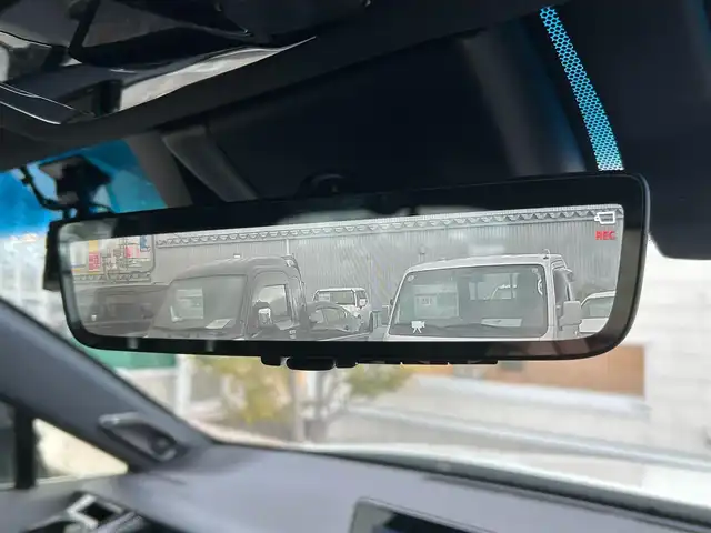 トヨタ ハリアー ハイブリッド Z レザーパッケージ 滋賀県 2021(令3)年 6.4万km ホワイトパールクリスタルシャイン JBLプレミアムサウンド/純正１２．３インチナビ/（AM/FM/TVフルセグ/Bluetooth/USB/Miracasyt）/デジタルインナーミラー/ドライブレコーダー前後/Toyota Safety Sense/・プリクラッシュセーフティ/・レーントレーシングアシスト/・ロードサインアシスト/パノラミックビューモニター/ブラインドスポットモニター/ETC2.0/シートヒーターD/N/シートベンチレーションD/N/電動リアゲート/横滑り防止装置/パワーシートD/N/シートメモリー/ヘッドアップディスプレイ/レザーシート/電子パーキング/ブレーキホールド/EV MODE/ステアリングヒーター/ステアリングスイッチ/オートライト/LEDヘッドライト/フロントフォグ/純正ドアバイザー/電動格納ミラー/オートエアコン/スマートキー/プッシュスタート/スペアキー