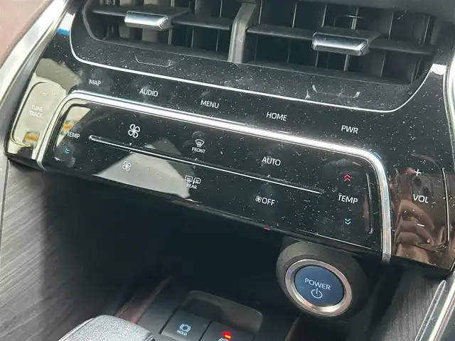 トヨタ ハリアー ハイブリッド Z レザーパッケージ 滋賀県 2021(令3)年 6.4万km ホワイトパールクリスタルシャイン JBLプレミアムサウンド/純正１２．３インチナビ/（AM/FM/TVフルセグ/Bluetooth/USB/Miracasyt）/デジタルインナーミラー/ドライブレコーダー前後/Toyota Safety Sense/・プリクラッシュセーフティ/・レーントレーシングアシスト/・ロードサインアシスト/パノラミックビューモニター/ブラインドスポットモニター/ETC2.0/シートヒーターD/N/シートベンチレーションD/N/電動リアゲート/横滑り防止装置/パワーシートD/N/シートメモリー/ヘッドアップディスプレイ/レザーシート/電子パーキング/ブレーキホールド/EV MODE/ステアリングヒーター/ステアリングスイッチ/オートライト/LEDヘッドライト/フロントフォグ/純正ドアバイザー/電動格納ミラー/オートエアコン/スマートキー/プッシュスタート/スペアキー