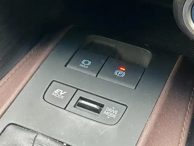 トヨタ ハリアー ハイブリッド Z レザーパッケージ 滋賀県 2021(令3)年 6.4万km ホワイトパールクリスタルシャイン JBLプレミアムサウンド/純正１２．３インチナビ/（AM/FM/TVフルセグ/Bluetooth/USB/Miracasyt）/デジタルインナーミラー/ドライブレコーダー前後/Toyota Safety Sense/・プリクラッシュセーフティ/・レーントレーシングアシスト/・ロードサインアシスト/パノラミックビューモニター/ブラインドスポットモニター/ETC2.0/シートヒーターD/N/シートベンチレーションD/N/電動リアゲート/横滑り防止装置/パワーシートD/N/シートメモリー/ヘッドアップディスプレイ/レザーシート/電子パーキング/ブレーキホールド/EV MODE/ステアリングヒーター/ステアリングスイッチ/オートライト/LEDヘッドライト/フロントフォグ/純正ドアバイザー/電動格納ミラー/オートエアコン/スマートキー/プッシュスタート/スペアキー