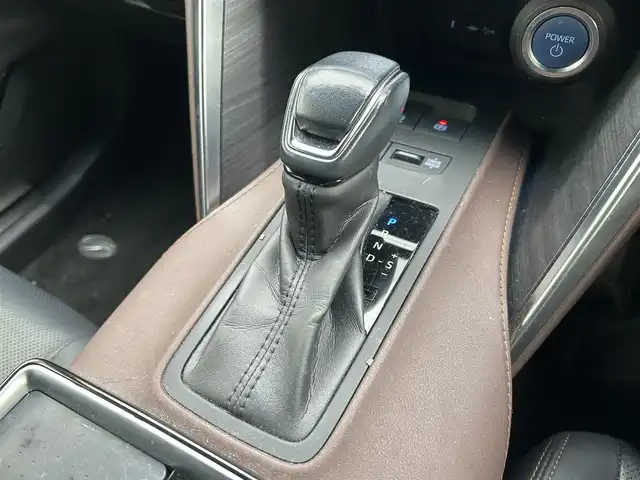 トヨタ ハリアー ハイブリッド Z レザーパッケージ 滋賀県 2021(令3)年 6.4万km ホワイトパールクリスタルシャイン JBLプレミアムサウンド/純正１２．３インチナビ/（AM/FM/TVフルセグ/Bluetooth/USB/Miracasyt）/デジタルインナーミラー/ドライブレコーダー前後/Toyota Safety Sense/・プリクラッシュセーフティ/・レーントレーシングアシスト/・ロードサインアシスト/パノラミックビューモニター/ブラインドスポットモニター/ETC2.0/シートヒーターD/N/シートベンチレーションD/N/電動リアゲート/横滑り防止装置/パワーシートD/N/シートメモリー/ヘッドアップディスプレイ/レザーシート/電子パーキング/ブレーキホールド/EV MODE/ステアリングヒーター/ステアリングスイッチ/オートライト/LEDヘッドライト/フロントフォグ/純正ドアバイザー/電動格納ミラー/オートエアコン/スマートキー/プッシュスタート/スペアキー