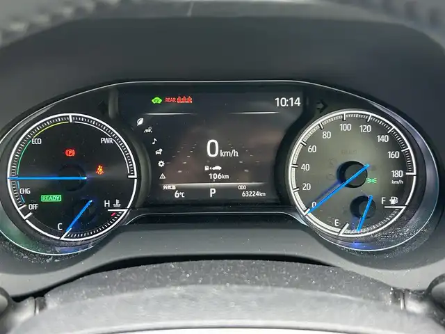 トヨタ ハリアー ハイブリッド Z レザーパッケージ 滋賀県 2021(令3)年 6.4万km ホワイトパールクリスタルシャイン JBLプレミアムサウンド/純正１２．３インチナビ/（AM/FM/TVフルセグ/Bluetooth/USB/Miracasyt）/デジタルインナーミラー/ドライブレコーダー前後/Toyota Safety Sense/・プリクラッシュセーフティ/・レーントレーシングアシスト/・ロードサインアシスト/パノラミックビューモニター/ブラインドスポットモニター/ETC2.0/シートヒーターD/N/シートベンチレーションD/N/電動リアゲート/横滑り防止装置/パワーシートD/N/シートメモリー/ヘッドアップディスプレイ/レザーシート/電子パーキング/ブレーキホールド/EV MODE/ステアリングヒーター/ステアリングスイッチ/オートライト/LEDヘッドライト/フロントフォグ/純正ドアバイザー/電動格納ミラー/オートエアコン/スマートキー/プッシュスタート/スペアキー