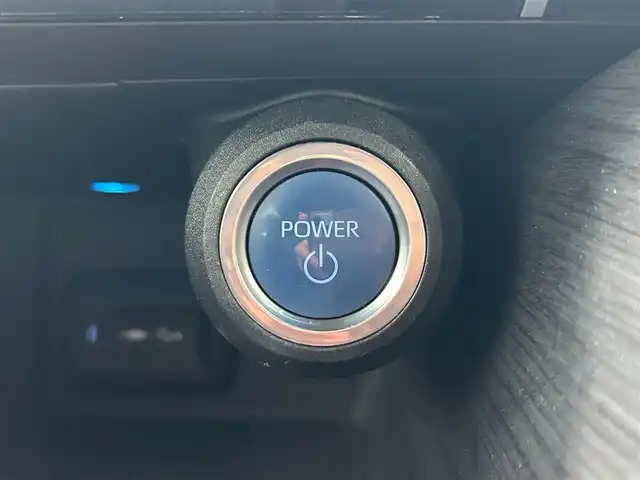 トヨタ ハリアー ハイブリッド Z レザーパッケージ 滋賀県 2021(令3)年 6.4万km ホワイトパールクリスタルシャイン JBLプレミアムサウンド/純正１２．３インチナビ/（AM/FM/TVフルセグ/Bluetooth/USB/Miracasyt）/デジタルインナーミラー/ドライブレコーダー前後/Toyota Safety Sense/・プリクラッシュセーフティ/・レーントレーシングアシスト/・ロードサインアシスト/パノラミックビューモニター/ブラインドスポットモニター/ETC2.0/シートヒーターD/N/シートベンチレーションD/N/電動リアゲート/横滑り防止装置/パワーシートD/N/シートメモリー/ヘッドアップディスプレイ/レザーシート/電子パーキング/ブレーキホールド/EV MODE/ステアリングヒーター/ステアリングスイッチ/オートライト/LEDヘッドライト/フロントフォグ/純正ドアバイザー/電動格納ミラー/オートエアコン/スマートキー/プッシュスタート/スペアキー