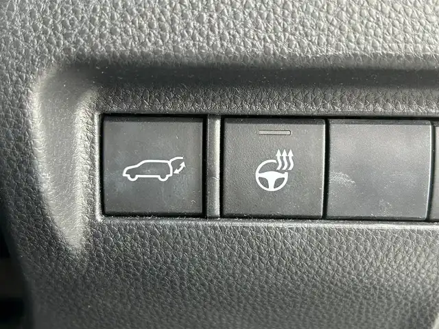 トヨタ ハリアー ハイブリッド Z レザーパッケージ 滋賀県 2021(令3)年 6.4万km ホワイトパールクリスタルシャイン JBLプレミアムサウンド/純正１２．３インチナビ/（AM/FM/TVフルセグ/Bluetooth/USB/Miracasyt）/デジタルインナーミラー/ドライブレコーダー前後/Toyota Safety Sense/・プリクラッシュセーフティ/・レーントレーシングアシスト/・ロードサインアシスト/パノラミックビューモニター/ブラインドスポットモニター/ETC2.0/シートヒーターD/N/シートベンチレーションD/N/電動リアゲート/横滑り防止装置/パワーシートD/N/シートメモリー/ヘッドアップディスプレイ/レザーシート/電子パーキング/ブレーキホールド/EV MODE/ステアリングヒーター/ステアリングスイッチ/オートライト/LEDヘッドライト/フロントフォグ/純正ドアバイザー/電動格納ミラー/オートエアコン/スマートキー/プッシュスタート/スペアキー