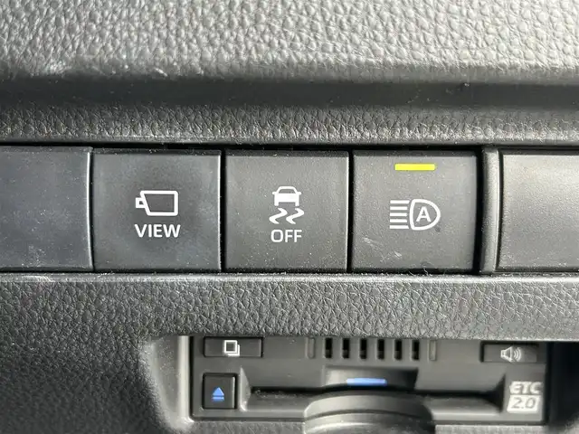 トヨタ ハリアー ハイブリッド Z レザーパッケージ 滋賀県 2021(令3)年 6.4万km ホワイトパールクリスタルシャイン JBLプレミアムサウンド/純正１２．３インチナビ/（AM/FM/TVフルセグ/Bluetooth/USB/Miracasyt）/デジタルインナーミラー/ドライブレコーダー前後/Toyota Safety Sense/・プリクラッシュセーフティ/・レーントレーシングアシスト/・ロードサインアシスト/パノラミックビューモニター/ブラインドスポットモニター/ETC2.0/シートヒーターD/N/シートベンチレーションD/N/電動リアゲート/横滑り防止装置/パワーシートD/N/シートメモリー/ヘッドアップディスプレイ/レザーシート/電子パーキング/ブレーキホールド/EV MODE/ステアリングヒーター/ステアリングスイッチ/オートライト/LEDヘッドライト/フロントフォグ/純正ドアバイザー/電動格納ミラー/オートエアコン/スマートキー/プッシュスタート/スペアキー