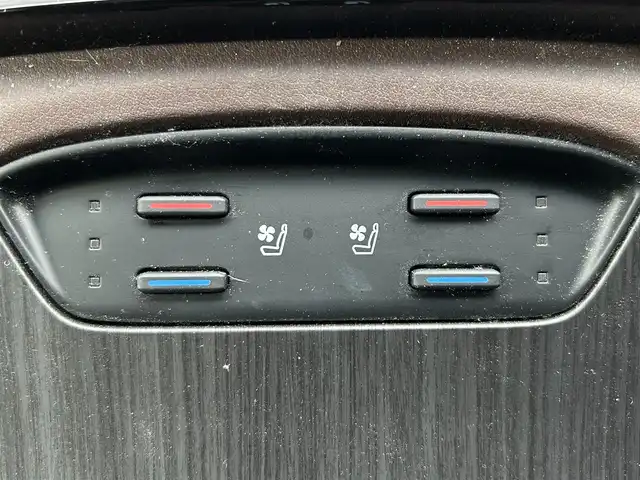 トヨタ ハリアー ハイブリッド Z レザーパッケージ 滋賀県 2021(令3)年 6.4万km ホワイトパールクリスタルシャイン JBLプレミアムサウンド/純正１２．３インチナビ/（AM/FM/TVフルセグ/Bluetooth/USB/Miracasyt）/デジタルインナーミラー/ドライブレコーダー前後/Toyota Safety Sense/・プリクラッシュセーフティ/・レーントレーシングアシスト/・ロードサインアシスト/パノラミックビューモニター/ブラインドスポットモニター/ETC2.0/シートヒーターD/N/シートベンチレーションD/N/電動リアゲート/横滑り防止装置/パワーシートD/N/シートメモリー/ヘッドアップディスプレイ/レザーシート/電子パーキング/ブレーキホールド/EV MODE/ステアリングヒーター/ステアリングスイッチ/オートライト/LEDヘッドライト/フロントフォグ/純正ドアバイザー/電動格納ミラー/オートエアコン/スマートキー/プッシュスタート/スペアキー