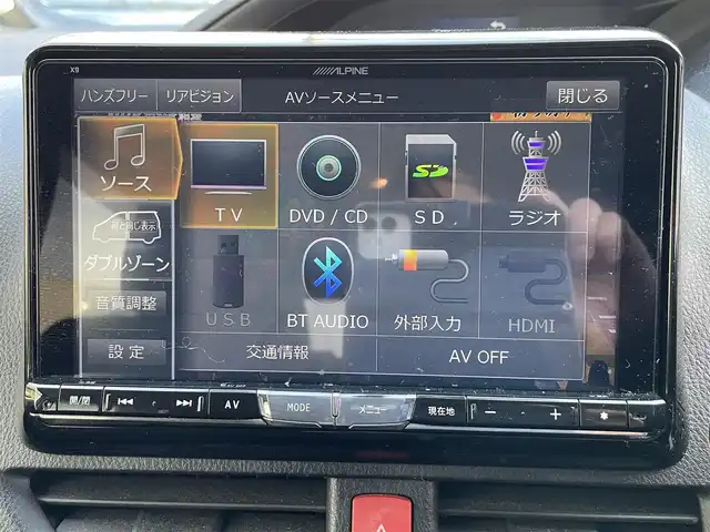 トヨタ ノア X ディライトプラス 大阪府 2016(平28)年 11万km ホワイトパールクリスタルシャイン (株)IDOMが運営する【じしゃロン東大阪店】の自社ローン対象車両になります。こちらは現金ご利用時の価格です。自社ローンご希望の方は別途その旨お申付け下さい。/ 社外メモリナビ/　◯ CD再生機能/　◯ DVD再生機能/　◯ フルセグ対応TV/　◯ BT対応/ フリップダウンモニター/ 両側パワースライドドア/ ステアリングスイッチ/ プッシュスタート/ ETC/ バックカメラ/ ウインカーミラー/ ドアバイザー/ 純正フロアマット