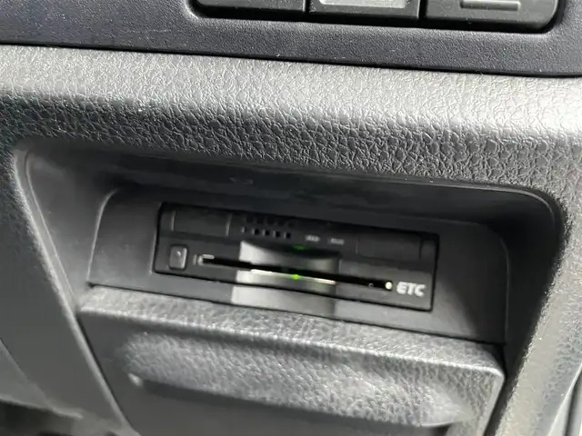 トヨタ ノア X ディライトプラス 大阪府 2016(平28)年 11万km ホワイトパールクリスタルシャイン (株)IDOMが運営する【じしゃロン東大阪店】の自社ローン対象車両になります。こちらは現金ご利用時の価格です。自社ローンご希望の方は別途その旨お申付け下さい。/ 社外メモリナビ/　◯ CD再生機能/　◯ DVD再生機能/　◯ フルセグ対応TV/　◯ BT対応/ フリップダウンモニター/ 両側パワースライドドア/ ステアリングスイッチ/ プッシュスタート/ ETC/ バックカメラ/ ウインカーミラー/ ドアバイザー/ 純正フロアマット