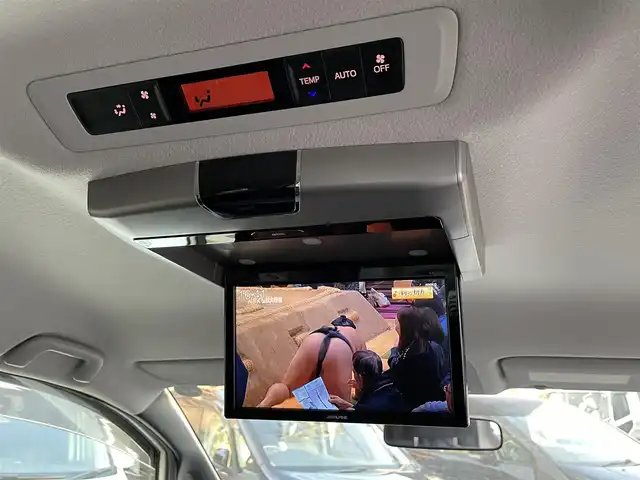 トヨタ ノア X ディライトプラス 大阪府 2016(平28)年 11万km ホワイトパールクリスタルシャイン (株)IDOMが運営する【じしゃロン東大阪店】の自社ローン対象車両になります。こちらは現金ご利用時の価格です。自社ローンご希望の方は別途その旨お申付け下さい。/ 社外メモリナビ/　◯ CD再生機能/　◯ DVD再生機能/　◯ フルセグ対応TV/　◯ BT対応/ フリップダウンモニター/ 両側パワースライドドア/ ステアリングスイッチ/ プッシュスタート/ ETC/ バックカメラ/ ウインカーミラー/ ドアバイザー/ 純正フロアマット