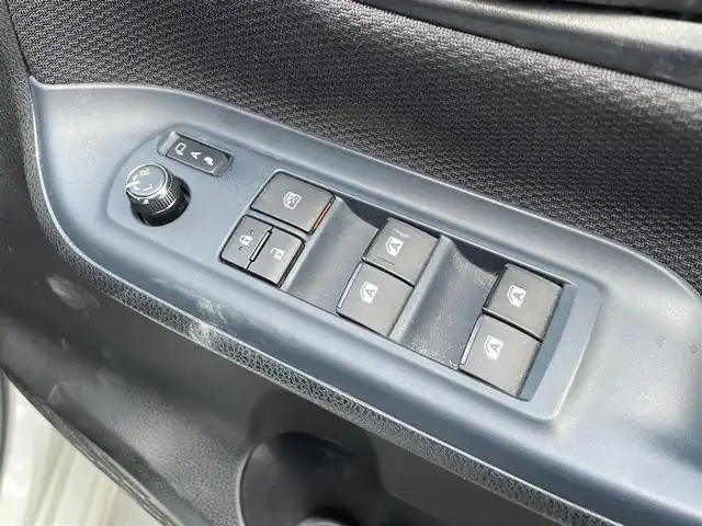 トヨタ ノア X ディライトプラス 大阪府 2016(平28)年 11万km ホワイトパールクリスタルシャイン (株)IDOMが運営する【じしゃロン東大阪店】の自社ローン対象車両になります。こちらは現金ご利用時の価格です。自社ローンご希望の方は別途その旨お申付け下さい。/ 社外メモリナビ/　◯ CD再生機能/　◯ DVD再生機能/　◯ フルセグ対応TV/　◯ BT対応/ フリップダウンモニター/ 両側パワースライドドア/ ステアリングスイッチ/ プッシュスタート/ ETC/ バックカメラ/ ウインカーミラー/ ドアバイザー/ 純正フロアマット