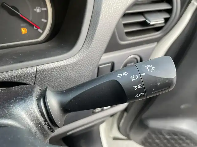 トヨタ ノア X ディライトプラス 大阪府 2016(平28)年 11万km ホワイトパールクリスタルシャイン (株)IDOMが運営する【じしゃロン東大阪店】の自社ローン対象車両になります。こちらは現金ご利用時の価格です。自社ローンご希望の方は別途その旨お申付け下さい。/ 社外メモリナビ/　◯ CD再生機能/　◯ DVD再生機能/　◯ フルセグ対応TV/　◯ BT対応/ フリップダウンモニター/ 両側パワースライドドア/ ステアリングスイッチ/ プッシュスタート/ ETC/ バックカメラ/ ウインカーミラー/ ドアバイザー/ 純正フロアマット