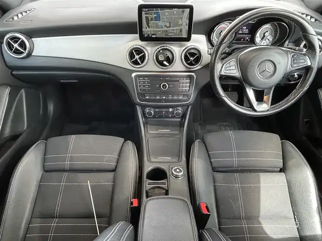 メルセデス・ベンツ ＧＬＡ１８０ 奈良県 2016(平28)年 8.4万km カルサイトホワイト 純正ナビ（ＳＤ／ＵＳＢ／ＢＴ／ＣＤ／フルセグＴＶ）/パワーバックドア/衝突軽減システム/ハーフレザー/前席シートヒーター/パドルシフト/クリアランスソナー/革巻きステアリング/ISOFIX/クルーズコントロール/BSM/フォグ/１８インチAW/スペアキーｘ１/保証書・取説