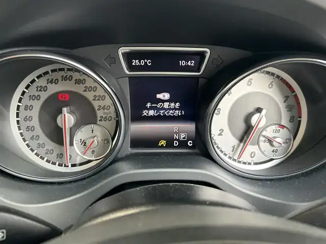 メルセデス・ベンツ ＧＬＡ１８０ 奈良県 2016(平28)年 8.4万km カルサイトホワイト 純正ナビ（ＳＤ／ＵＳＢ／ＢＴ／ＣＤ／フルセグＴＶ）/パワーバックドア/衝突軽減システム/ハーフレザー/前席シートヒーター/パドルシフト/クリアランスソナー/革巻きステアリング/ISOFIX/クルーズコントロール/BSM/フォグ/１８インチAW/スペアキーｘ１/保証書・取説
