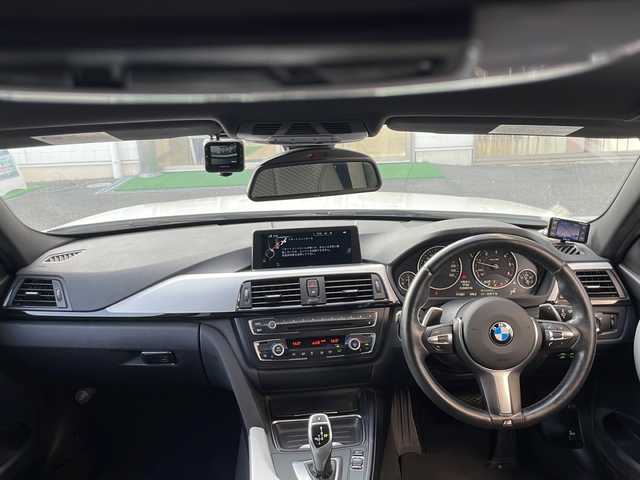 ＢＭＷ ３２０ｄ Mスポーツ 兵庫県 2014(平26)年 11.2万km アルピンホワイトⅢ 保証書・取説・有/純正メモリーナビ・フルセグ・BT・CD・DVD・FM・AM/ETC/バックカメラ/クルーズコントロール/車線逸脱防止支援システム/衝突被害軽減ブレーキ/アイドリングストップ/パドルシフト/パワーバックドア/プッシュスタート/スマートキー×1/純正フロアマット