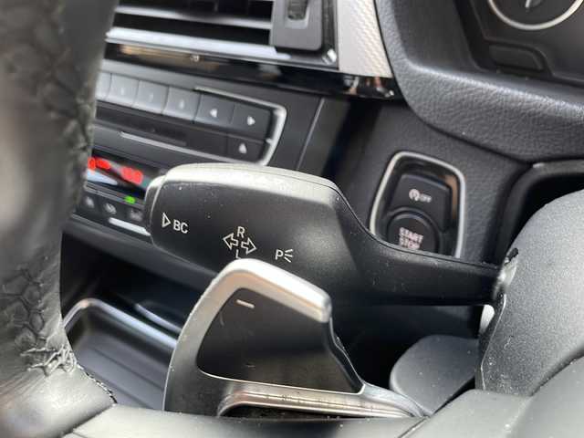 ＢＭＷ ３２０ｄ Mスポーツ 兵庫県 2014(平26)年 11.2万km アルピンホワイトⅢ 保証書・取説・有/純正メモリーナビ・フルセグ・BT・CD・DVD・FM・AM/ETC/バックカメラ/クルーズコントロール/車線逸脱防止支援システム/衝突被害軽減ブレーキ/アイドリングストップ/パドルシフト/パワーバックドア/プッシュスタート/スマートキー×1/純正フロアマット