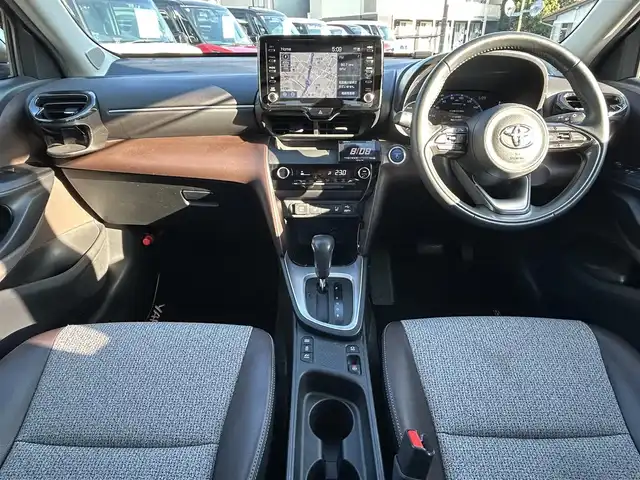 トヨタ ヤリスクロス ハイブリッド Z 愛知県 2021(令3)年 6.7万km 赤 フルセグTV（Bluetooth）/ビルトインETC/前後ドライブレコーダー/ハーフレザーシート/シートヒーター（運転席、助手席）/パワーシート（運転席）/コーナーセンサー/クリアランスソナー/レーダークルーズコントロール/オートブレーキホールド/レーンキープ/LEDオートハイビーム/プッシュスタート/純正フロアマット