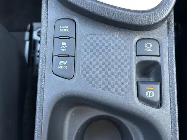 トヨタ ヤリスクロス ハイブリッド Z 愛知県 2021(令3)年 6.7万km 赤 フルセグTV（Bluetooth）/ビルトインETC/前後ドライブレコーダー/ハーフレザーシート/シートヒーター（運転席、助手席）/パワーシート（運転席）/コーナーセンサー/クリアランスソナー/レーダークルーズコントロール/オートブレーキホールド/レーンキープ/LEDオートハイビーム/プッシュスタート/純正フロアマット