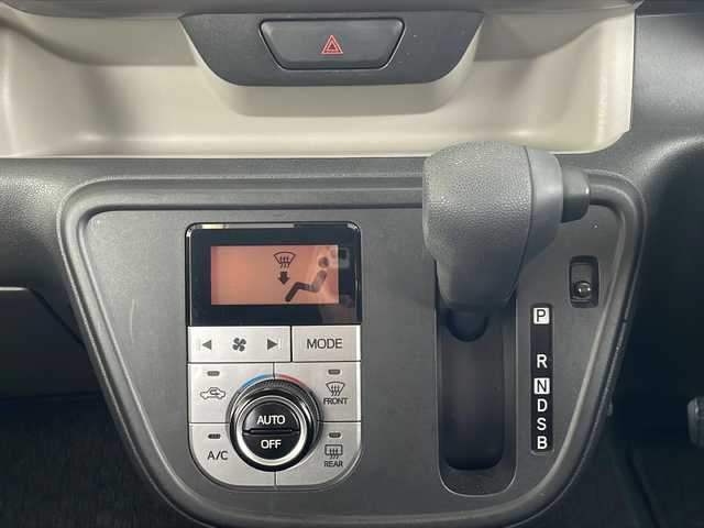 トヨタ パッソ モーダ　S 福島県 2017(平29)年 5.6万km パールホワイトⅢ 純正ナビ　バックカメラ　ビルトインＥＴＣ　衝突軽減ブレーキ　地デジＴＶ　スマートキー　ＬＥＤヘッドライト　純正フロアマット　アイドリングストップ　ステアリングスイッチ