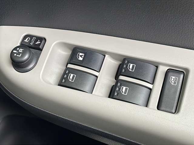 トヨタ パッソ モーダ　S 福島県 2017(平29)年 5.6万km パールホワイトⅢ 純正ナビ　バックカメラ　ビルトインＥＴＣ　衝突軽減ブレーキ　地デジＴＶ　スマートキー　ＬＥＤヘッドライト　純正フロアマット　アイドリングストップ　ステアリングスイッチ